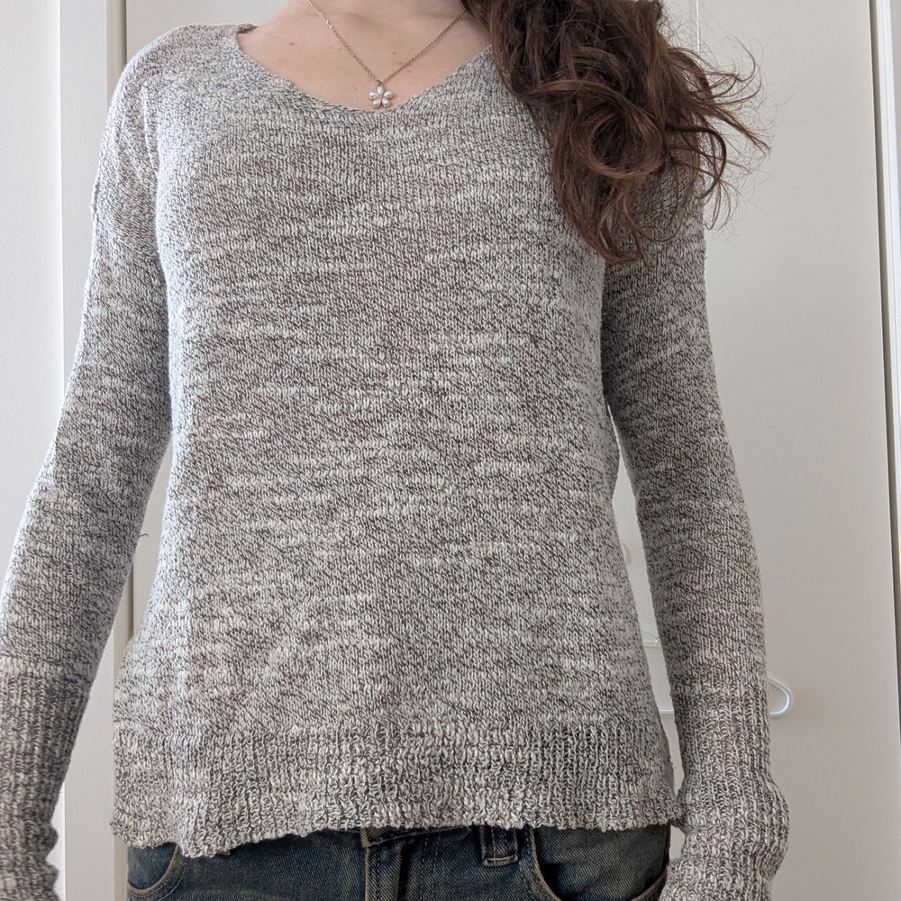 Hollister Women's V-Neck Sweater in Heather Gray